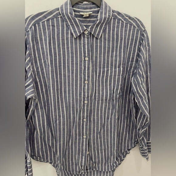 a.n.a Tops - Blue & White Stripe Long Sleeve Button Cuff Button Down Shirt XS Cotton